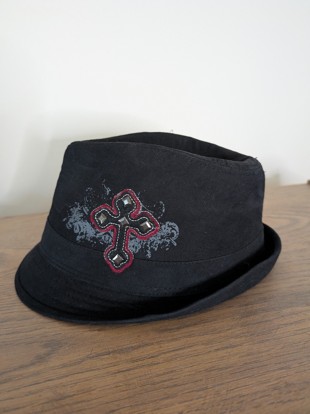 Grunge Cross Print Fedora Hat With Studs - Gothic Y2k
